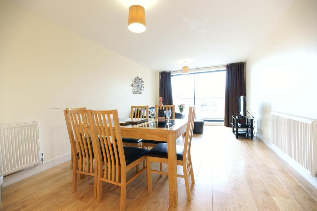 אנפילד Lodge Drive Serviced Apartments חדר תמונה