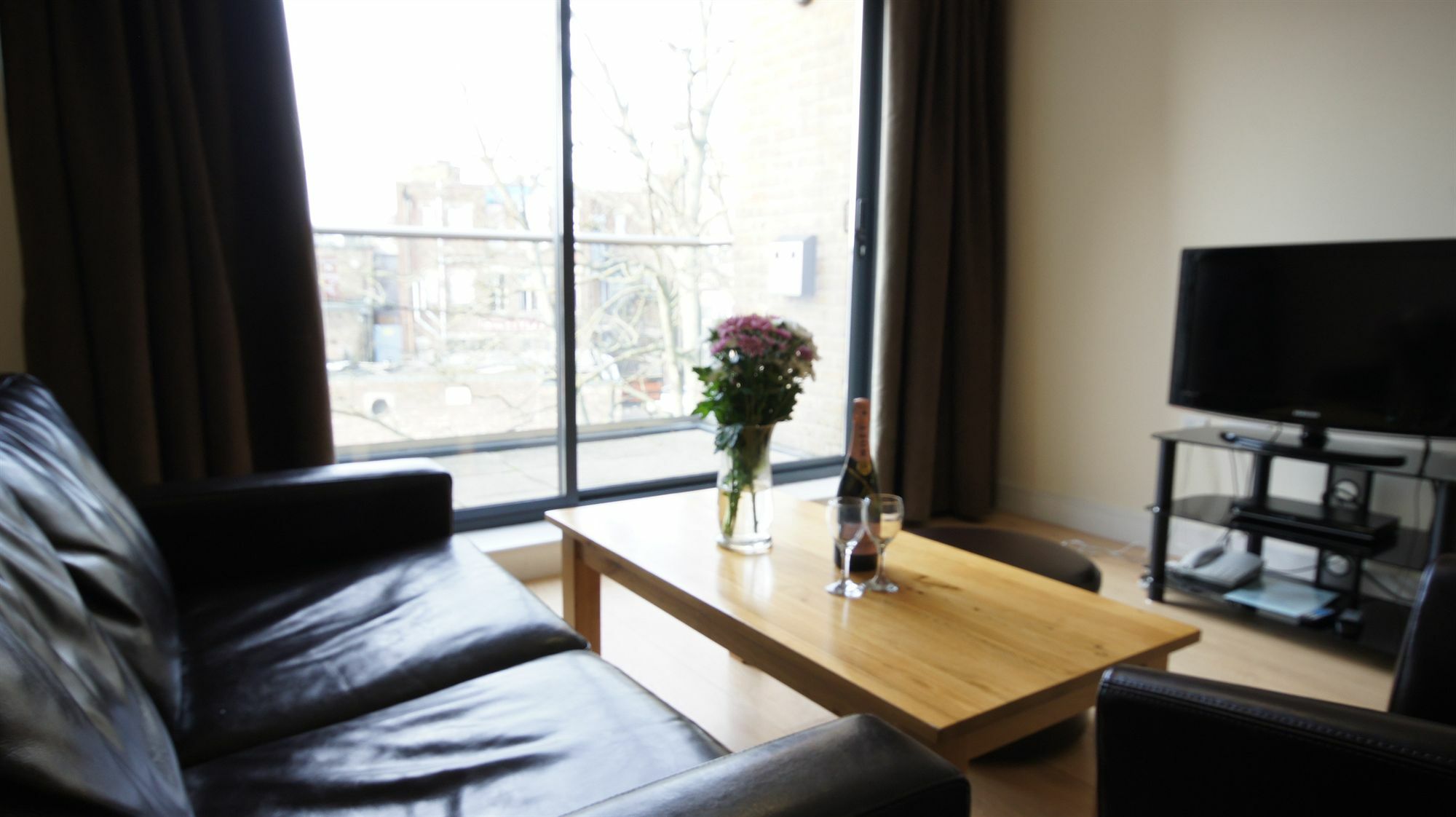 אנפילד Lodge Drive Serviced Apartments מראה חיצוני תמונה